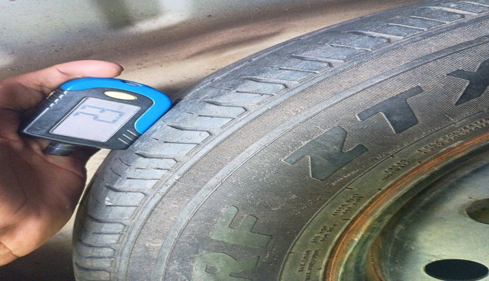 2017 Maruti Dzire VDI, Diesel, Manual, 1,45,316 km, tyre