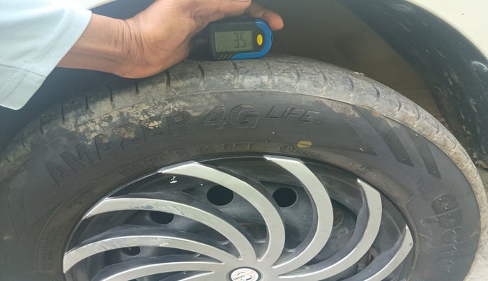 2017 Maruti Dzire VDI, Diesel, Manual, 1,45,316 km, tyre