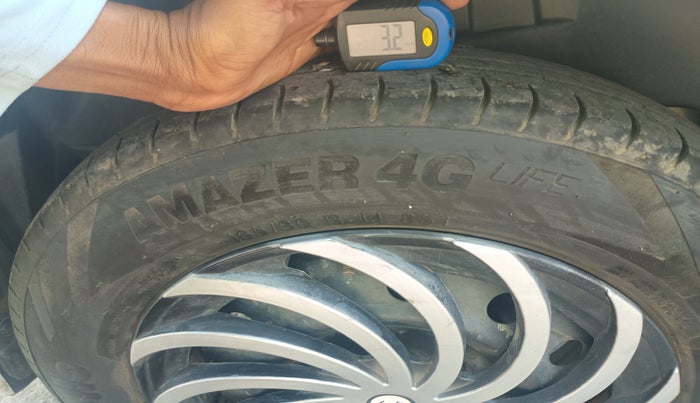 2017 Maruti Dzire VDI, Diesel, Manual, 1,45,316 km, tyre