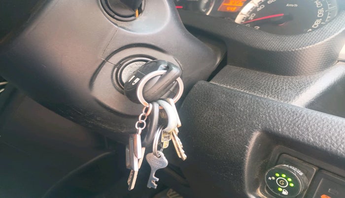 2013 Maruti Swift VXI, Petrol, Manual, 70,727 km, interior