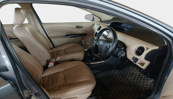 2017 Toyota Etios VXD PLATINUM, Diesel, Manual, 98,662 km, interior