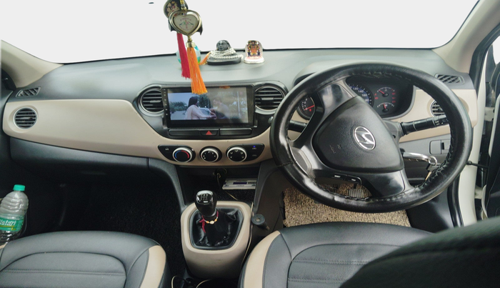 2017 Hyundai Xcent BASE 1.2, CNG, Manual, 1,03,642 km, interior