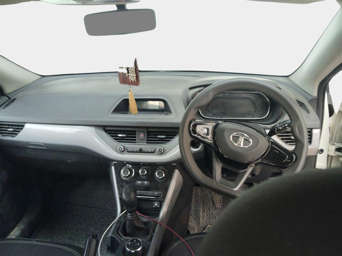 2020 Tata NEXON XM PETROL, CNG, Manual, 82,591 km, interior