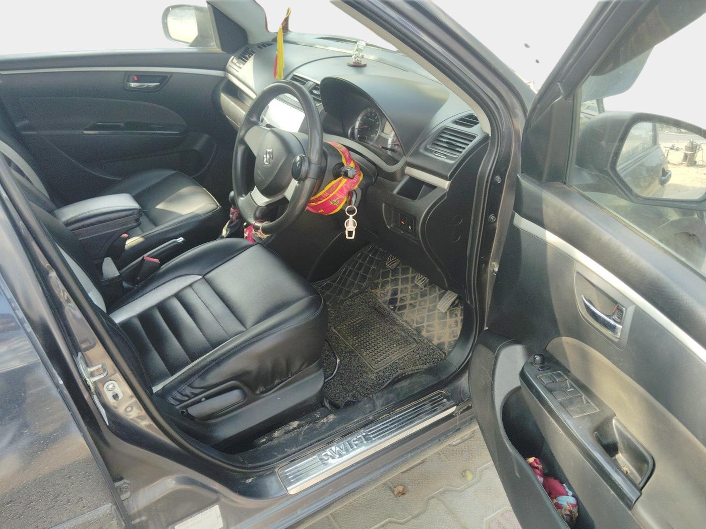 2017 Maruti Swift VXI, Petrol, Manual, 1,33,522 km, interior