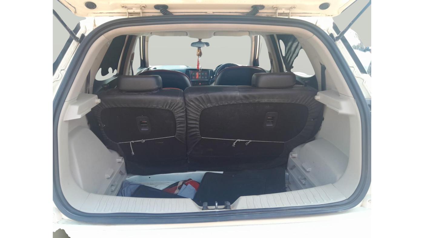 2020 Mahindra XUV300 W4 1.5 DIESEL, Diesel, Manual, 1,12,577 km, exterior