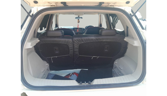 2020 Mahindra XUV300 W4 1.5 DIESEL, Diesel, Manual, 1,12,577 km, exterior