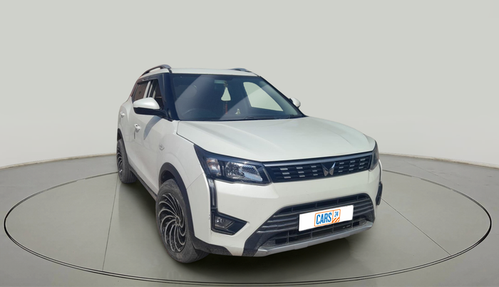 2020 Mahindra XUV300 W4 1.5 DIESEL, Diesel, Manual, 1,12,577 km, exterior