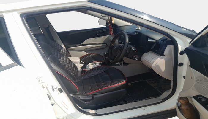 2020 Mahindra XUV300 W4 1.5 DIESEL, Diesel, Manual, 1,12,577 km, interior