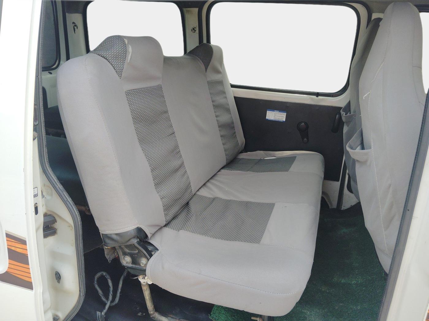 2017 Maruti Eeco 7 STR, CNG, Manual, 1,58,684 km, interior