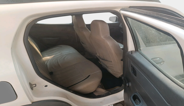 2016 Renault Kwid RXT 0.8 (O), Petrol, Manual, 1,05,940 km, interior