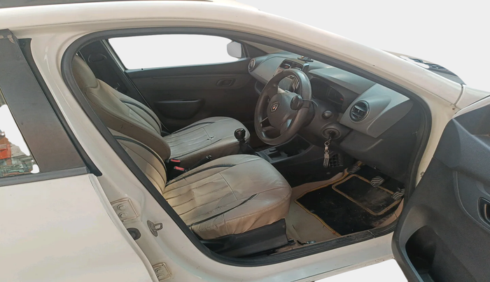 2016 Renault Kwid RXT 0.8 (O), Petrol, Manual, 1,05,940 km, interior