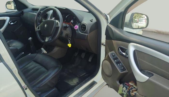 2016 Renault Duster 85 PS RXZ DIESEL, Diesel, Manual, 1,62,019 km, interior