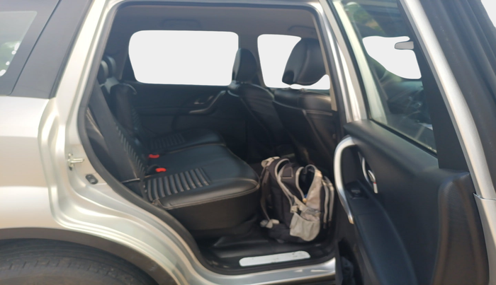 2018 Mahindra XUV500 W7, Diesel, Manual, 97,045 km, interior