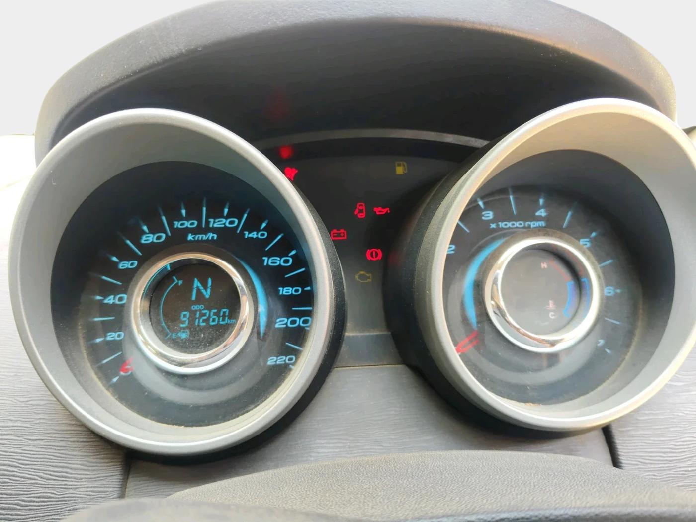 2016 Mahindra XUV500 W10, Diesel, Manual, 91,300 km, interior