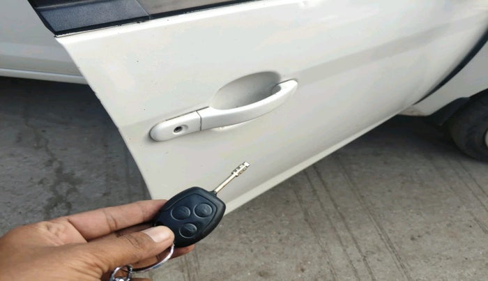 2011 Ford Figo TITANIUM 1.4 DIESEL, Diesel, Manual, 1,80,910 km, interior