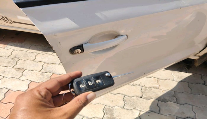 2010 Volkswagen Vento HIGHLINE 1.6 MPI, Petrol, Manual, 1,36,782 km, interior