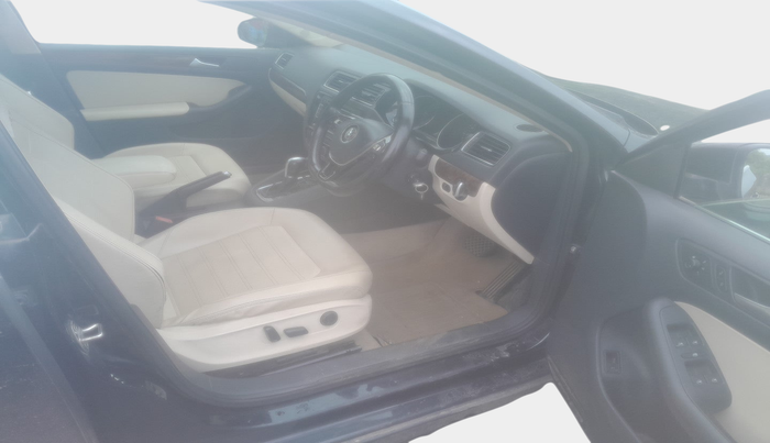 2015 Volkswagen Jetta HIGHLINE TDI AT, Diesel, Automatic, 1,17,312 km, interior