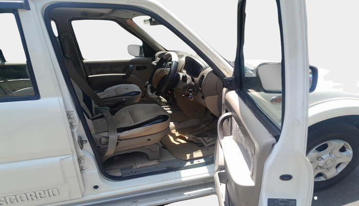 2011 Mahindra Scorpio SLE, Diesel, Manual, 98,220 km, interior