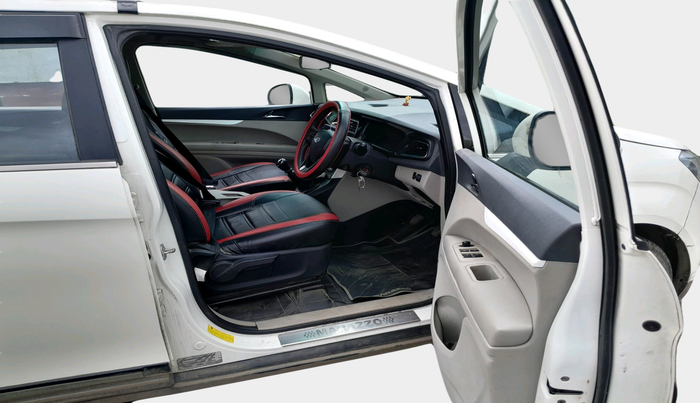 2018 Mahindra MARAZZO M6 8 STR, Diesel, Manual, 1,15,486 km, interior