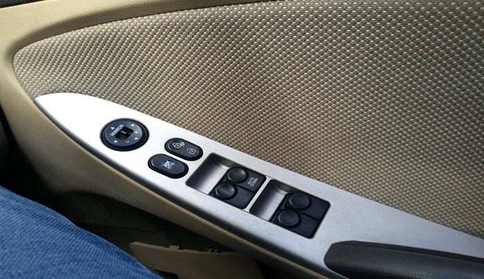 2011 Hyundai Verna FLUIDIC 1.4 VTVT, Petrol, Manual, 1,44,412 km, interior