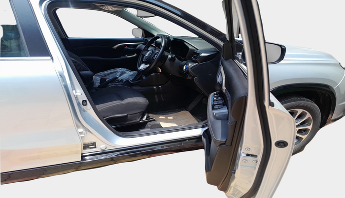 2024 Maruti Grand Vitara ZETA PLUS HYBRID ECVT DUAL TONE, Hybrid, Automatic, 667 km, interior