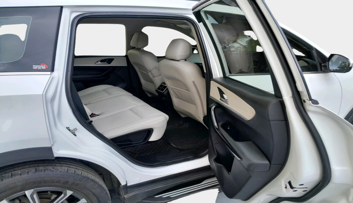 2023 Mahindra XUV700 AX 7 D AT 7 STR, Diesel, Automatic, 73,678 km, interior