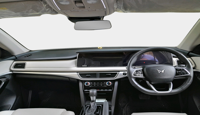 2023 Mahindra XUV700 AX 7 D AT 7 STR, Diesel, Automatic, 73,678 km, interior