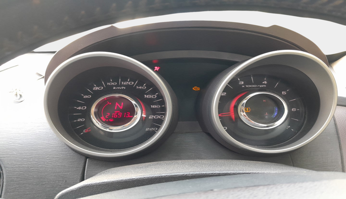 2011 Mahindra XUV500 W8, Diesel, Manual, 2,16,913 km, interior