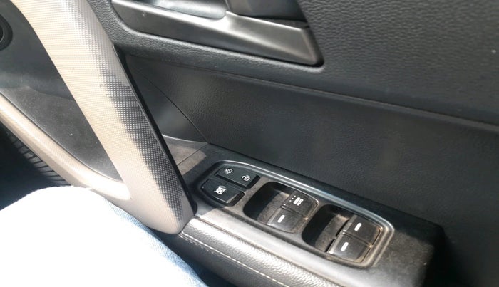 2016 Hyundai Creta SX (O) 1.6 DIESEL, Diesel, Manual, 1,50,759 km, interior