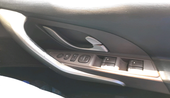 2012 Mahindra XUV500 W8, Diesel, Manual, 1,11,381 km, interior