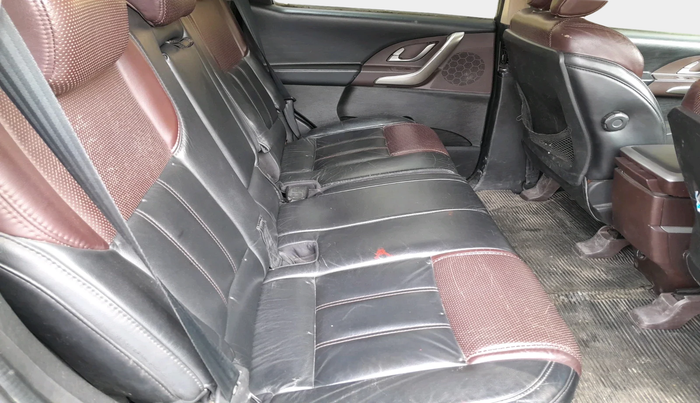 2012 Mahindra XUV500 W8, Diesel, Manual, 1,11,381 km, interior