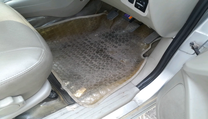 2013 Toyota Innova 2.5 VX 8 STR, Diesel, Manual, 2,23,000 km, interior