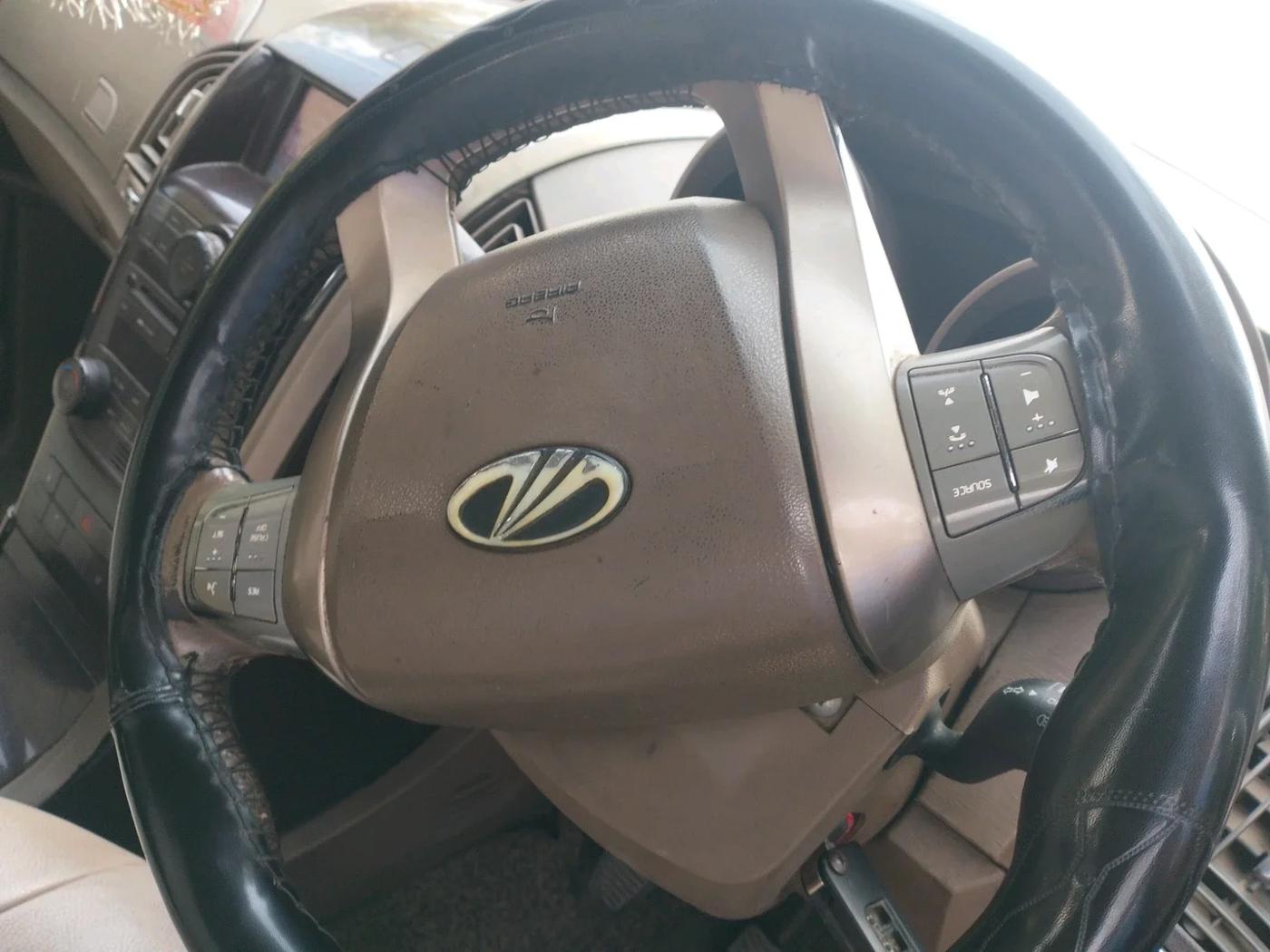 2012 Mahindra XUV500 W8, Diesel, Manual, 2,13,535 km, interior