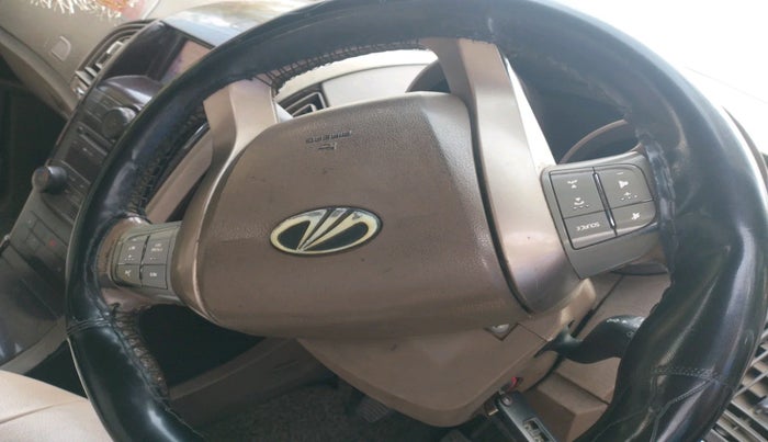 2012 Mahindra XUV500 W8, Diesel, Manual, 2,13,535 km, interior