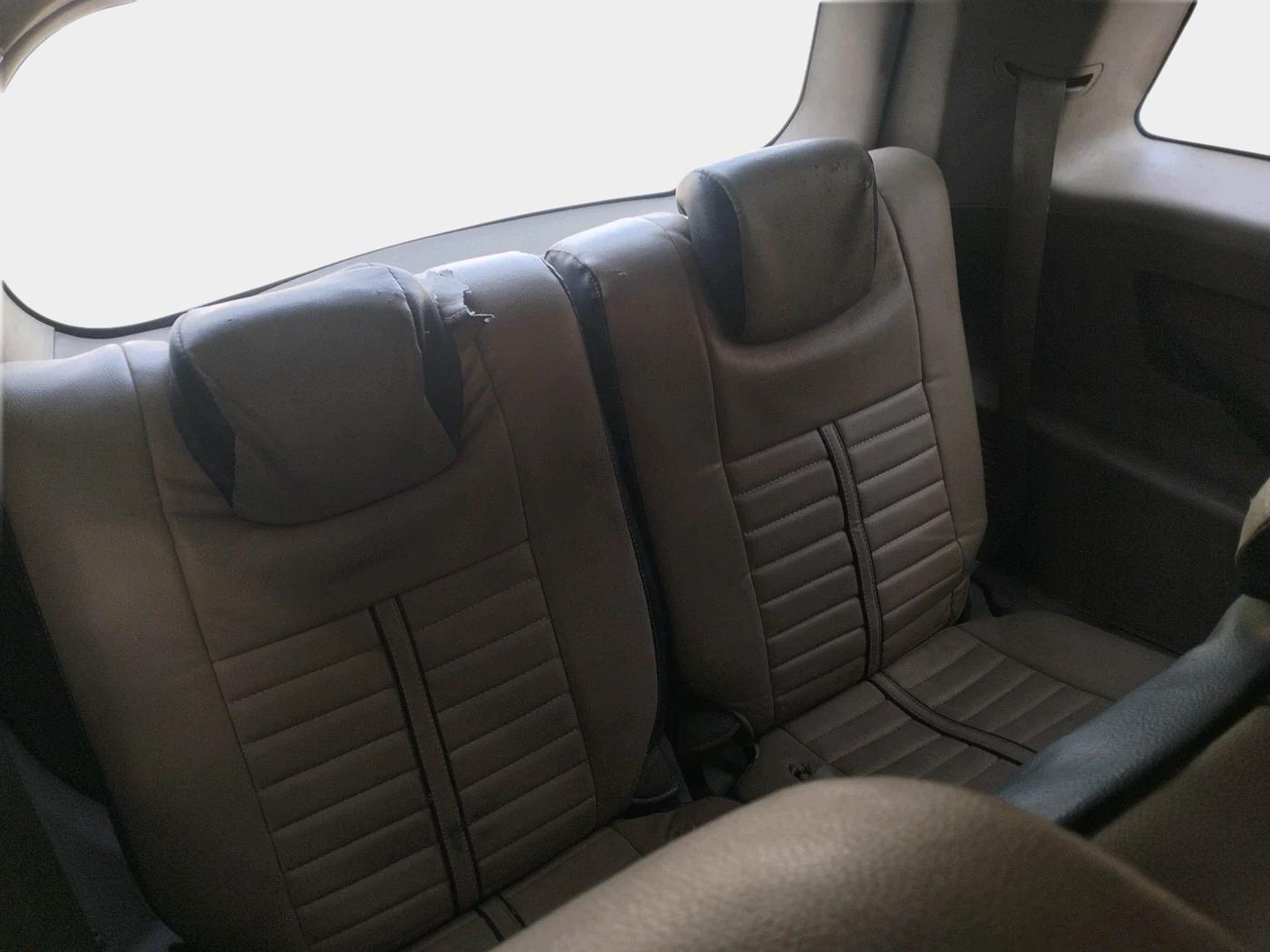 2012 Mahindra XUV500 W8, Diesel, Manual, 2,13,535 km, interior