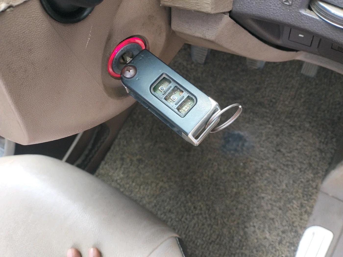 2012 Mahindra XUV500 W8, Diesel, Manual, 2,13,535 km, interior
