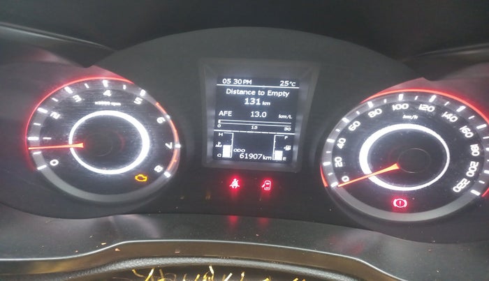 2020 Mahindra XUV300 W8 1.2 PETROL, Petrol, Manual, 61,907 km, interior