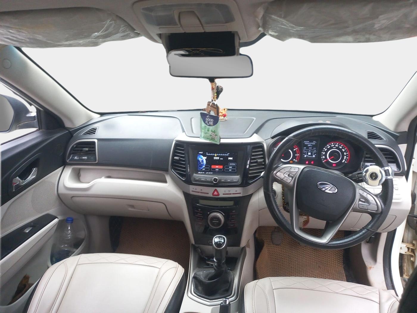 2020 Mahindra XUV300 W8 1.2 PETROL, Petrol, Manual, 61,907 km, interior