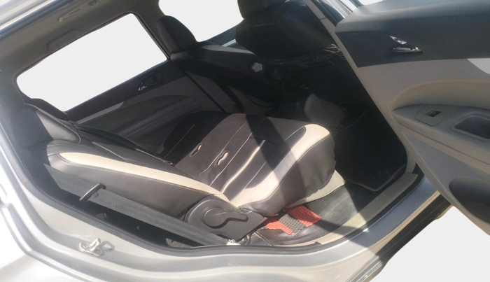 2018 Mahindra MARAZZO M6 8 STR, Diesel, Manual, 2,59,578 km, interior