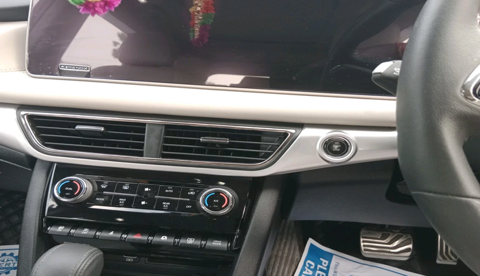 2025 Mahindra XUV700 AX 7 LUXURY D AT 7 STR, Diesel, Automatic, 7,887 km, interior