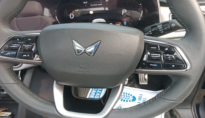 2025 Mahindra XUV700 AX 7 LUXURY D AT 7 STR, Diesel, Automatic, 7,887 km, interior