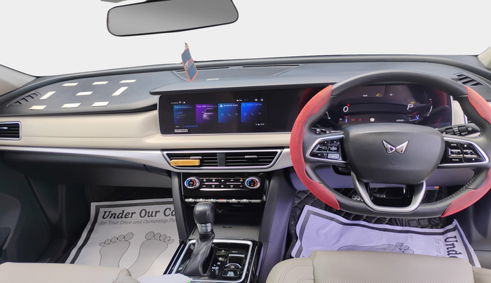 2022 Mahindra XUV700 AX 7 LUXURY P AT 7 STR, Petrol, Automatic, 30,911 km, interior