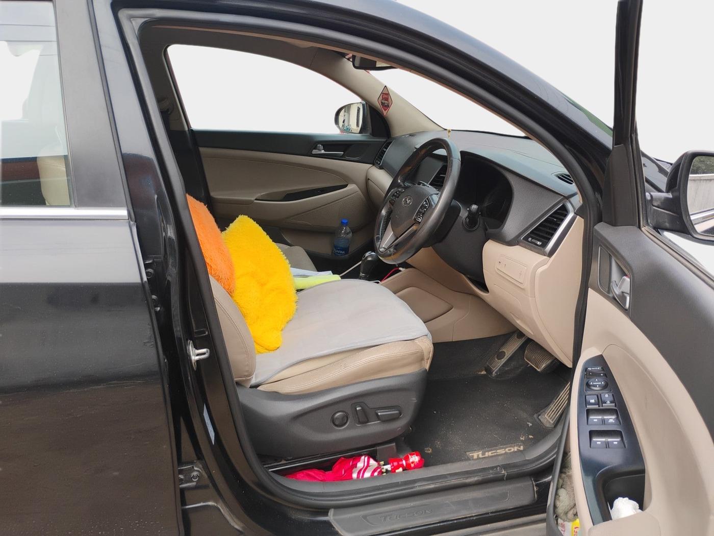2017 Hyundai Tucson GLS 4WD AT DIESEL, Diesel, Automatic, 1,41,725 km, interior