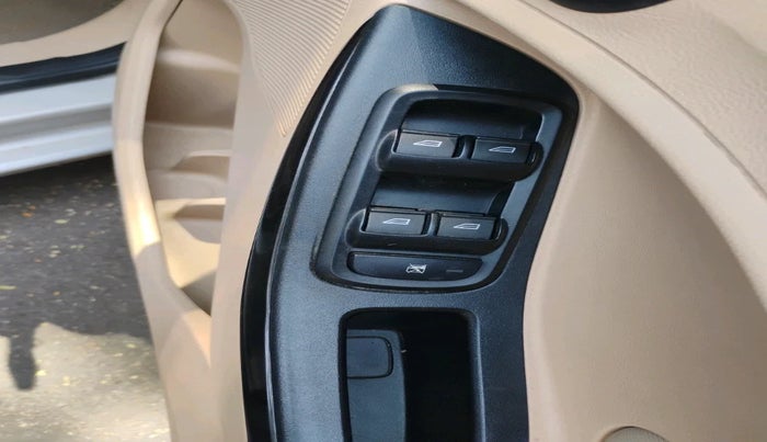 2017 Ford Figo Aspire TITANIUM 1.2 PETROL, Petrol, Manual, 27,533 km, interior