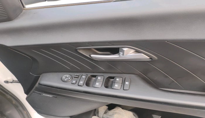 2025 Hyundai Verna SX (O) 1.5 TURBO GDI DUAL TONE, Petrol, Manual, 24,366 km, interior