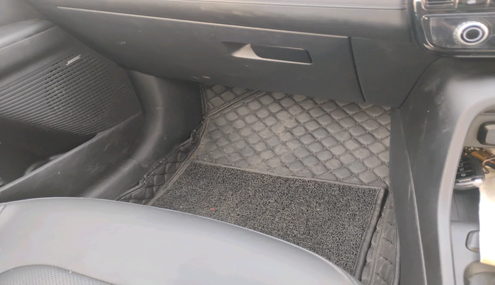 2025 Hyundai Verna SX (O) 1.5 TURBO GDI DUAL TONE, Petrol, Manual, 24,366 km, interior