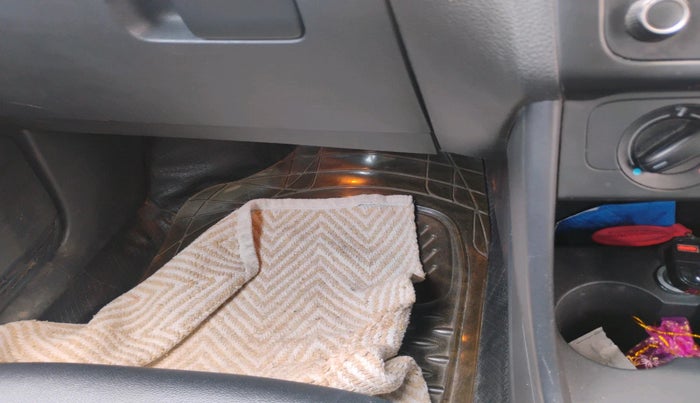 2015 Volkswagen Polo COMFORTLINE 1.2L, Petrol, Manual, 1,07,767 km, interior