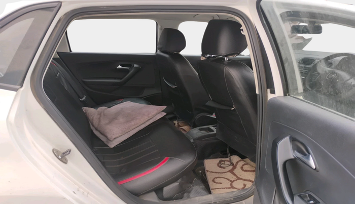 2015 Volkswagen Polo COMFORTLINE 1.2L, Petrol, Manual, 1,07,767 km, interior