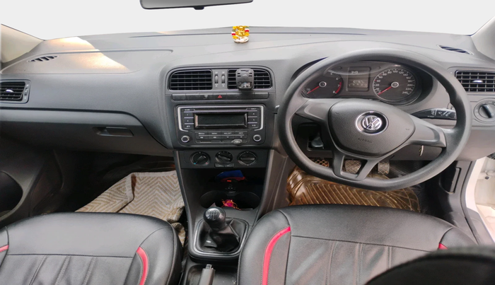 2015 Volkswagen Polo COMFORTLINE 1.2L, Petrol, Manual, 1,07,767 km, interior