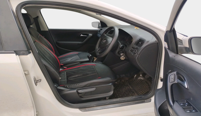 2015 Volkswagen Polo COMFORTLINE 1.2L, Petrol, Manual, 1,07,767 km, interior